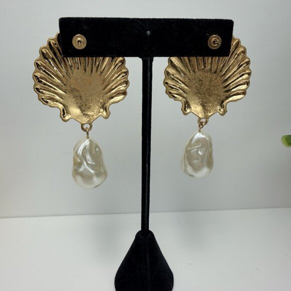 Zara Gold Shell Statement Earrings With Faux Baroque Pearls 2.5" NWOT - Picture 4 of 7